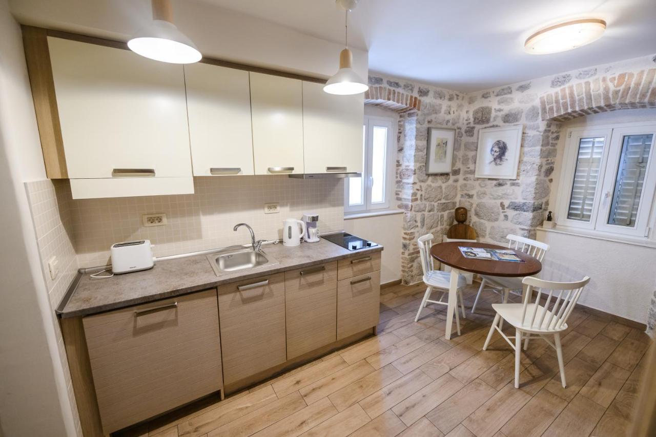 Apartmani Art Karampana Котор Экстерьер фото